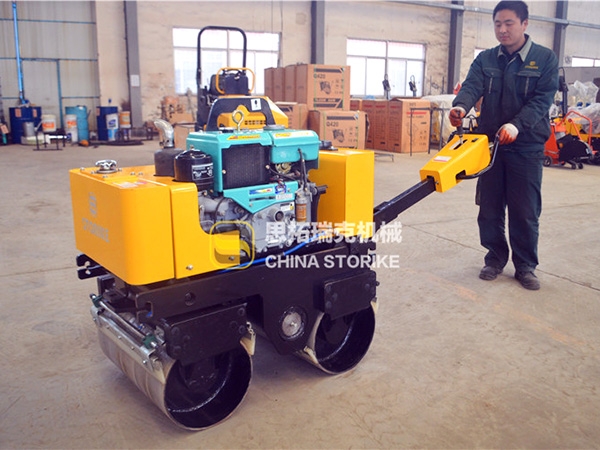 手扶壓路機越來越受到廣大農民和施工隊的歡迎