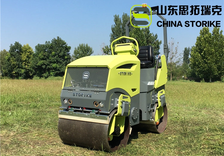 在雨季如何操作小型壓路機？