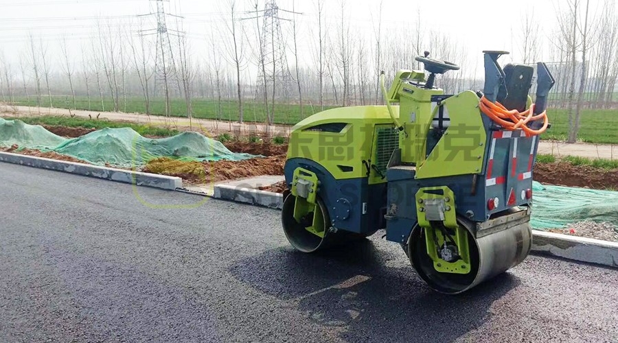 敞篷、雙振……它是小型壓路機中的“銷量擔當”！思拓瑞克ST2500雙驅雙振壓路機