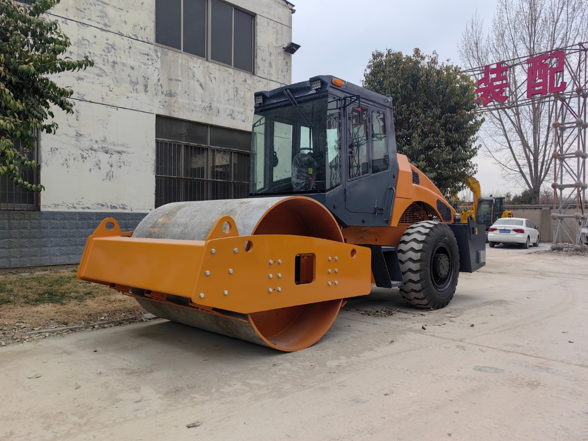 小型壓路機的碾壓技巧有哪些